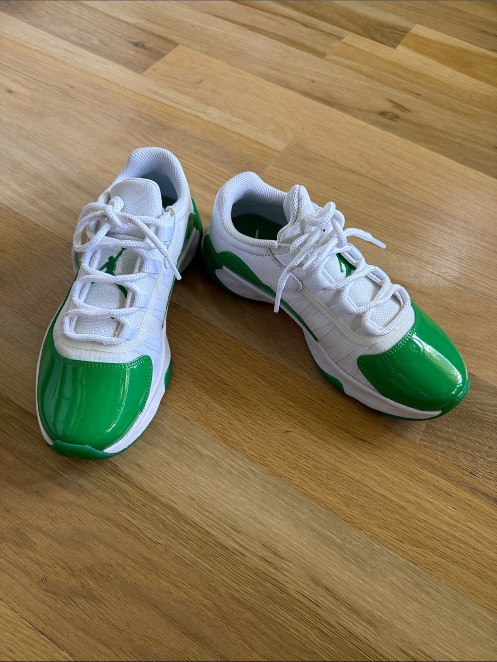 Air Jordan 11 CMFT Low White Lucky Green